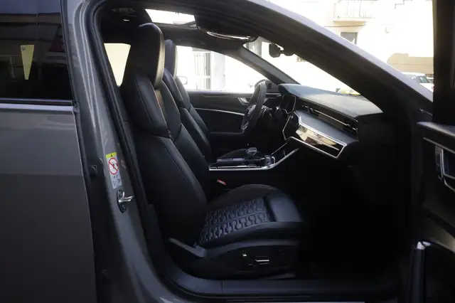Audi RS6 view 13