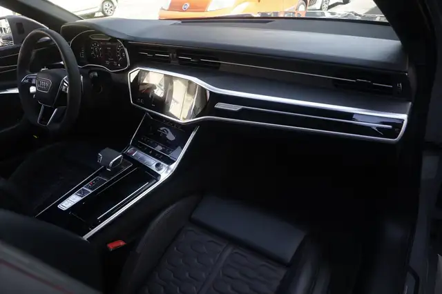 Audi RS6 view 11