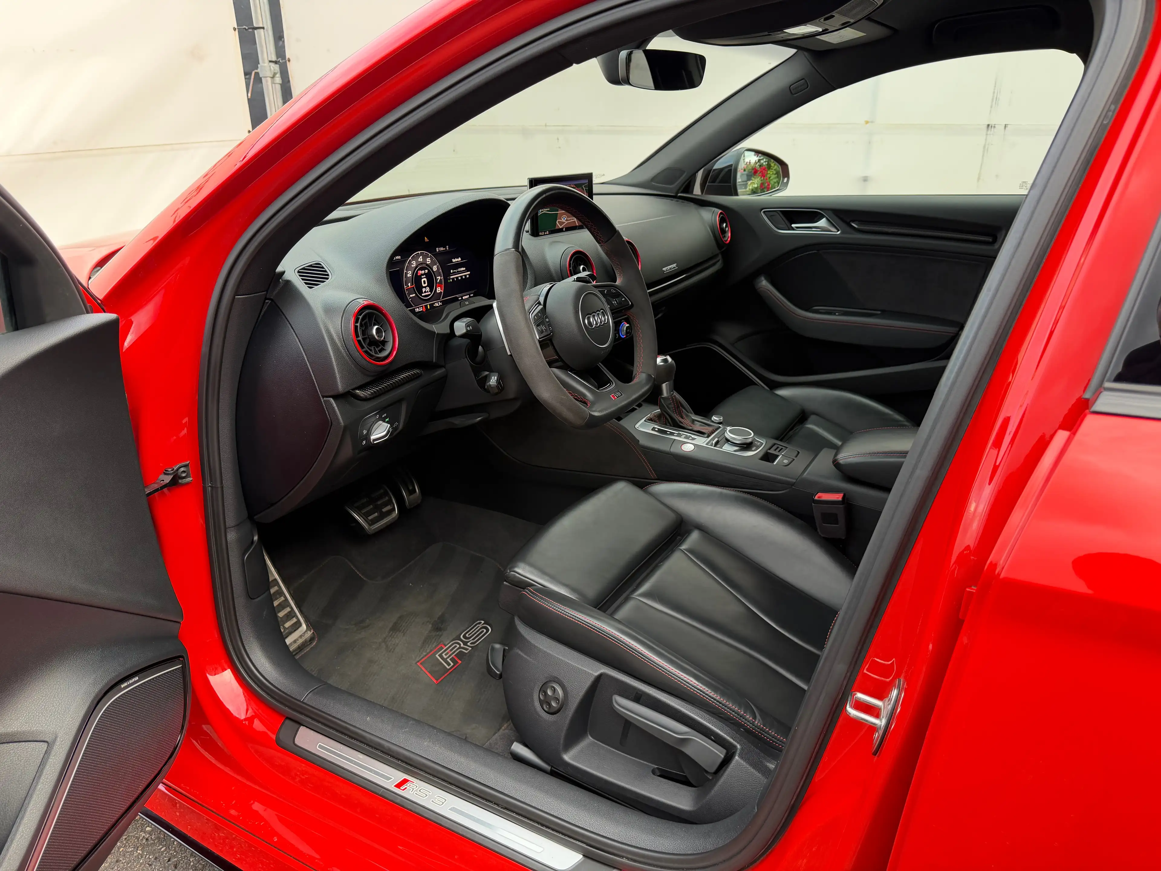 Audi RS3 2.5 TFSI Quattro S tronic  *CAMERA*B&O SOUND*OZ RACING*VIRTUAL COCKPIT*ALCANTARA*FULL OPTION* — photo 13