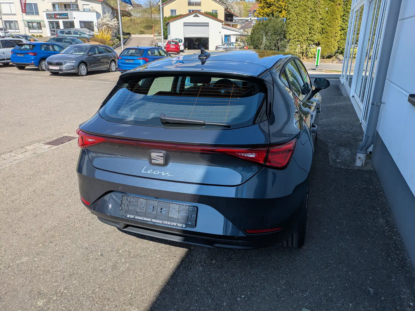 SEAT Leon 1.5 TSI Style / LED / SHZ / Facelift / ACC Gris - 2