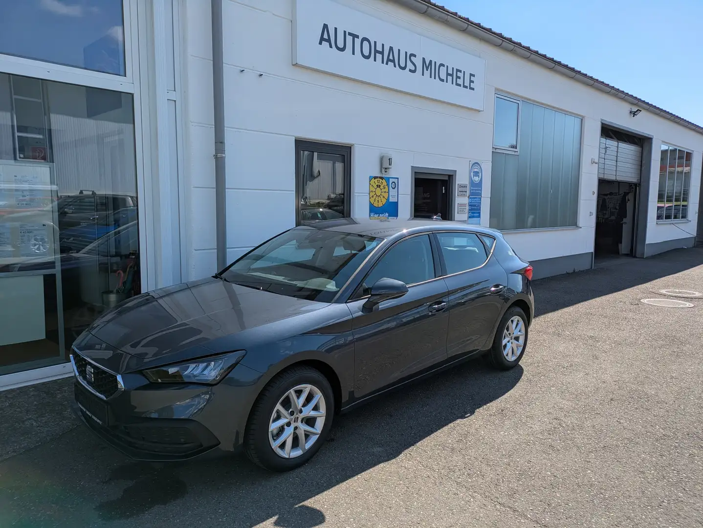 SEAT Leon 1.5 TSI Style / LED / SHZ / Facelift / ACC Gris - 1