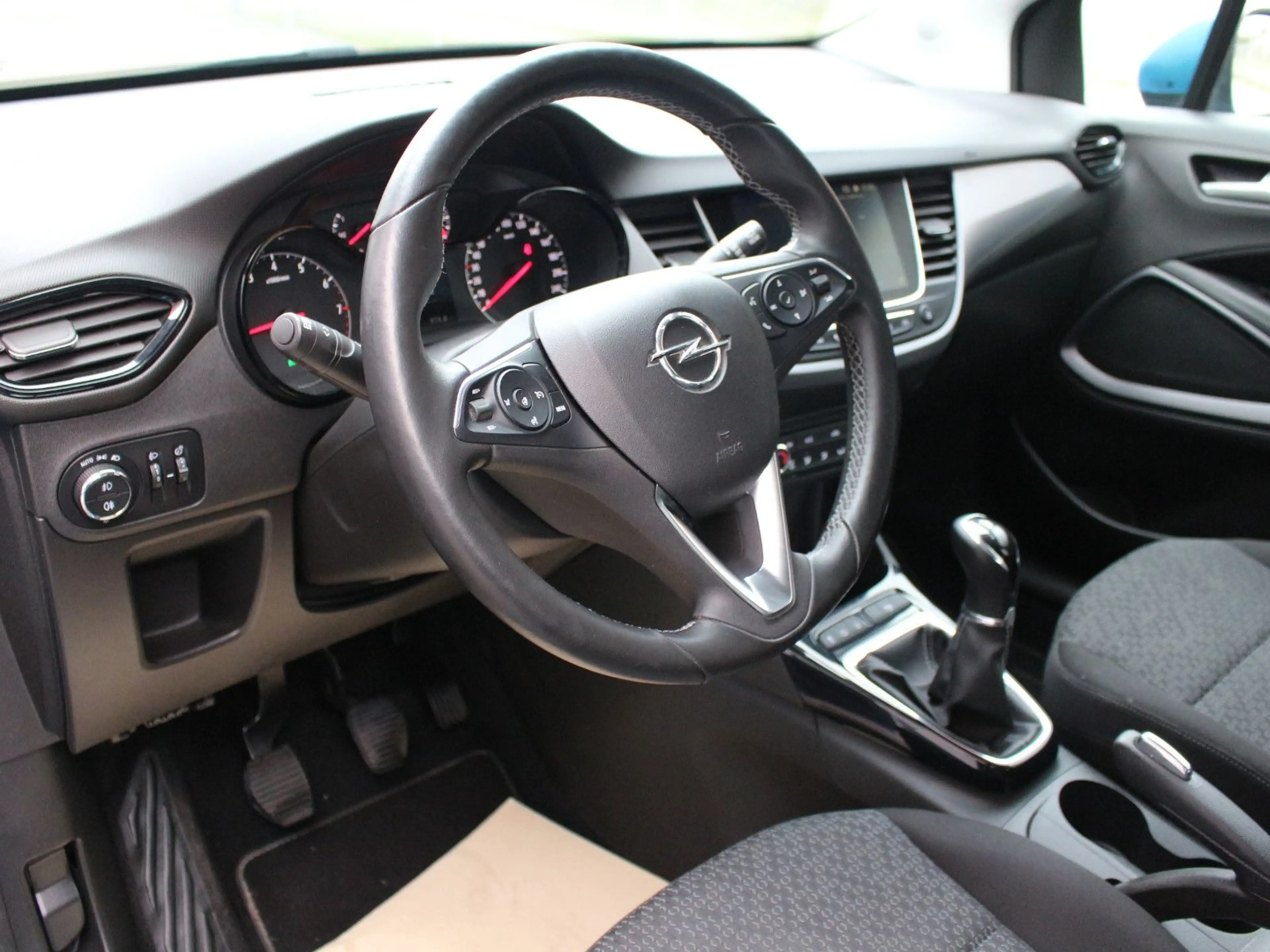 Opel Crossland X 1.2 Navi Kamera RS SHZ Tempomat — photo 8