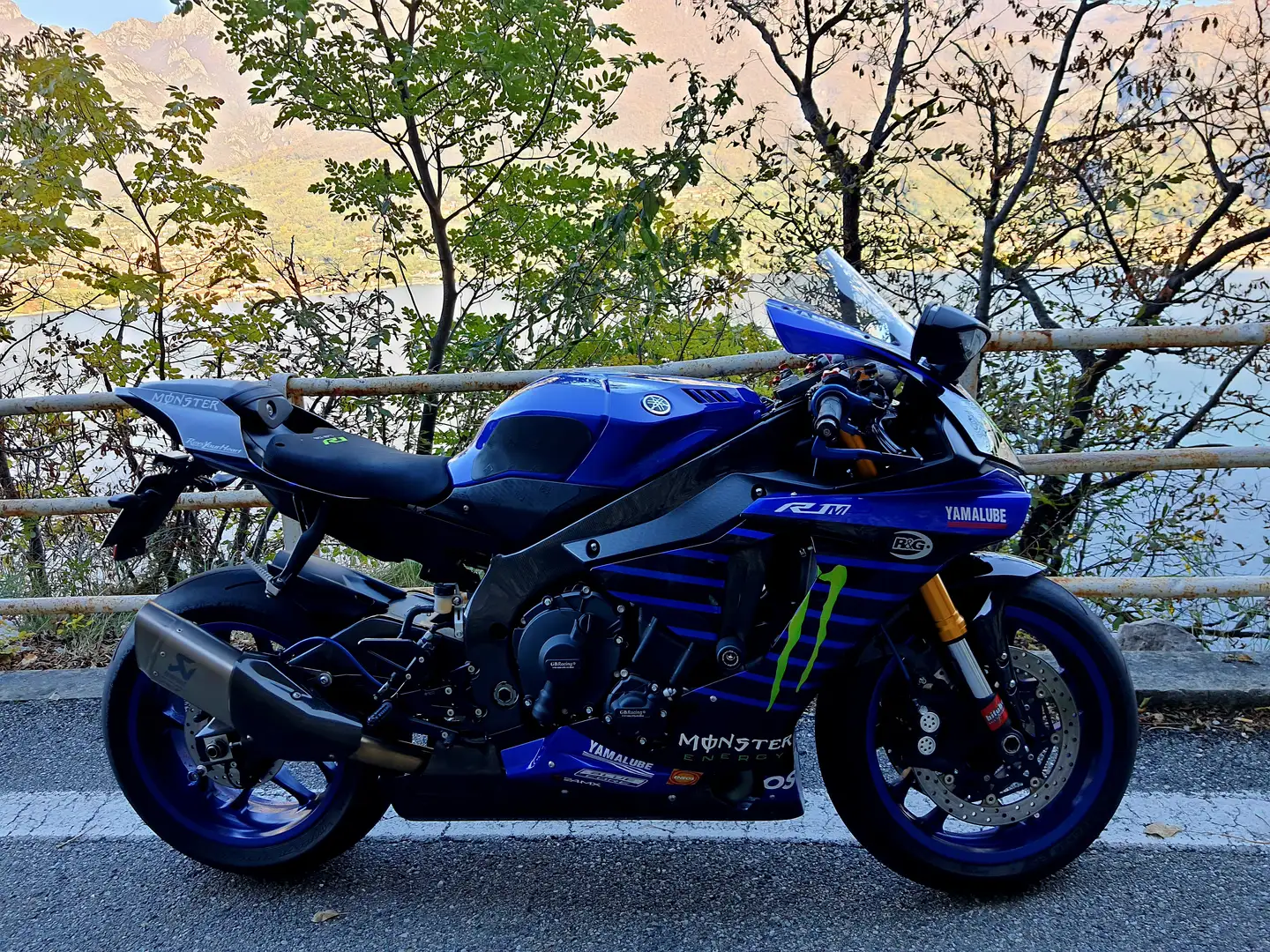 Yamaha YZF-R1 Azul - 1
