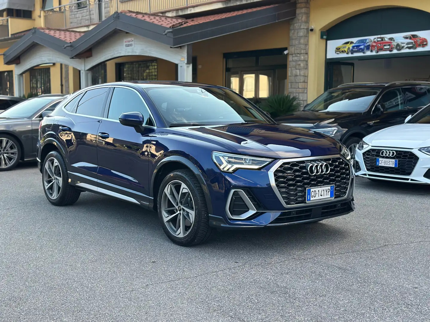 Audi Q3 Sportback 4 2.0 tdi S line quattro200cv s-tronic Blauw - 1