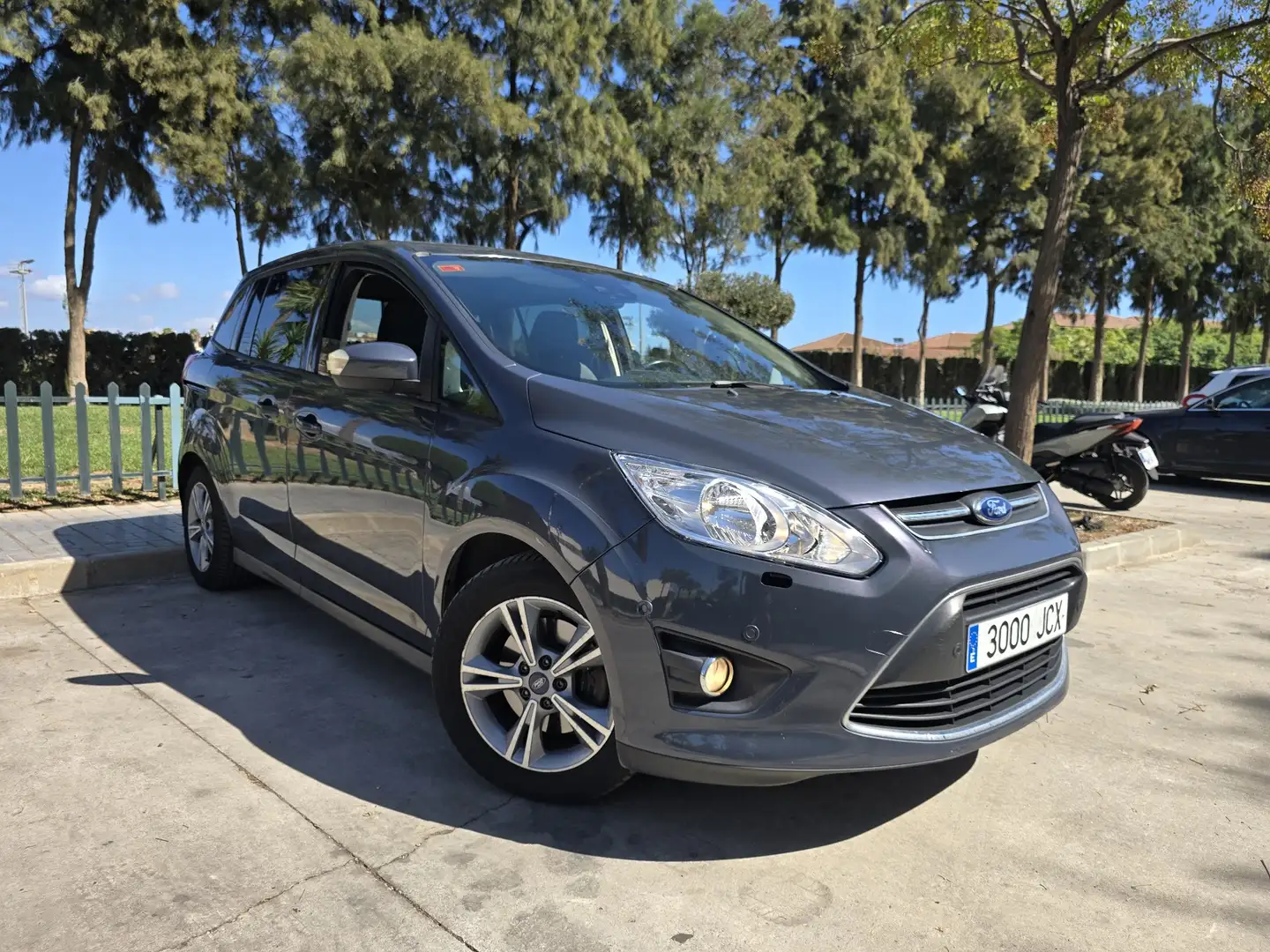 Ford Grand C-Max 1.6TDCi Auto-Start-Stop Titanium - 2