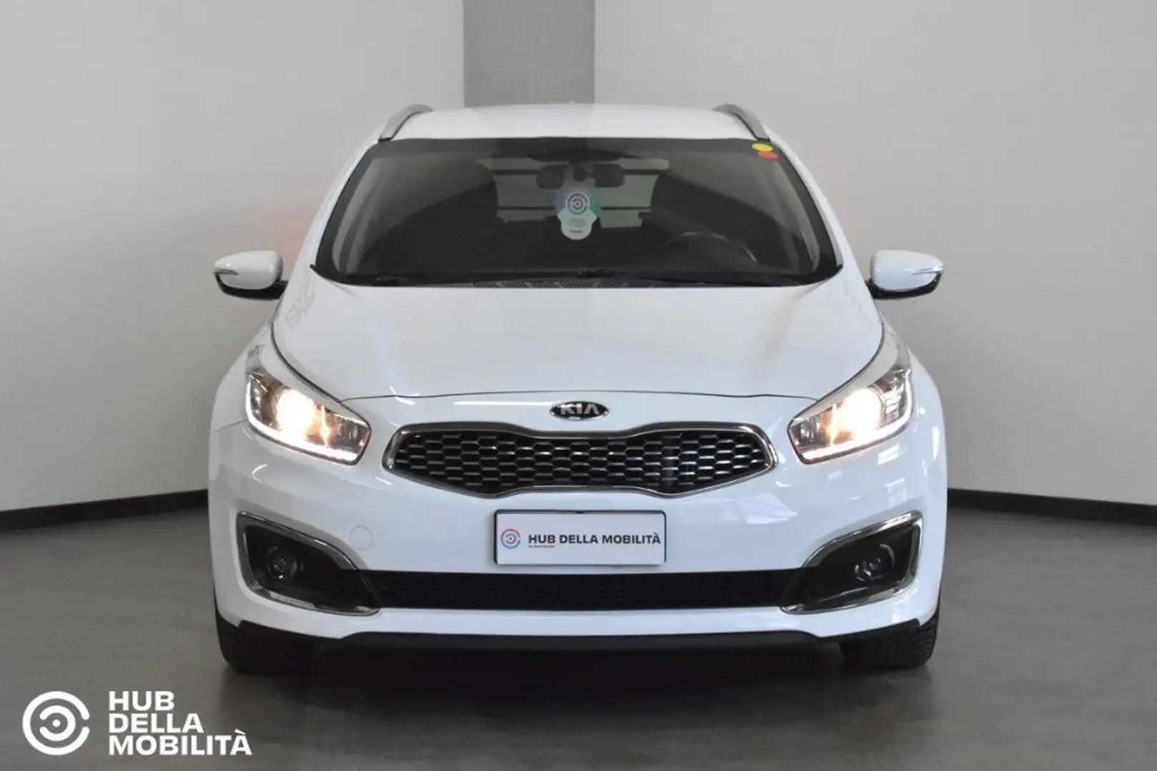 Kia Ceed / cee'd 1.6 CRDi 136 CV DCT SW EcoDy. Bus. Class Autocarro Bianco - 1