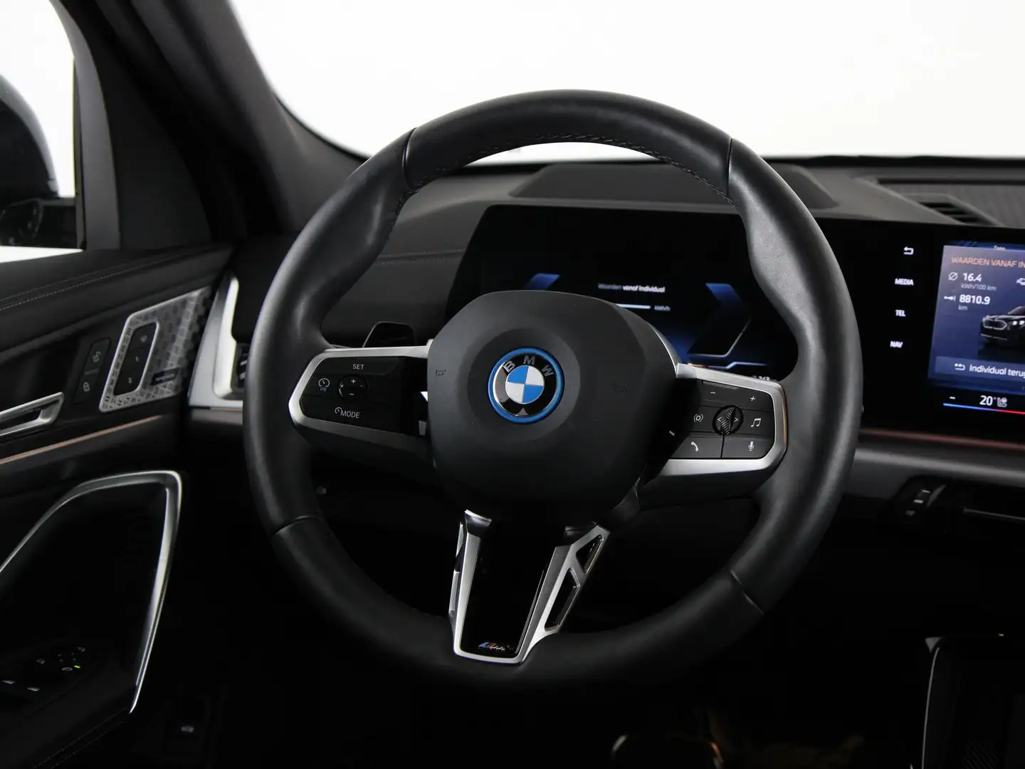 BMW iX2 eDrive20 67 kWh Zwart - 2