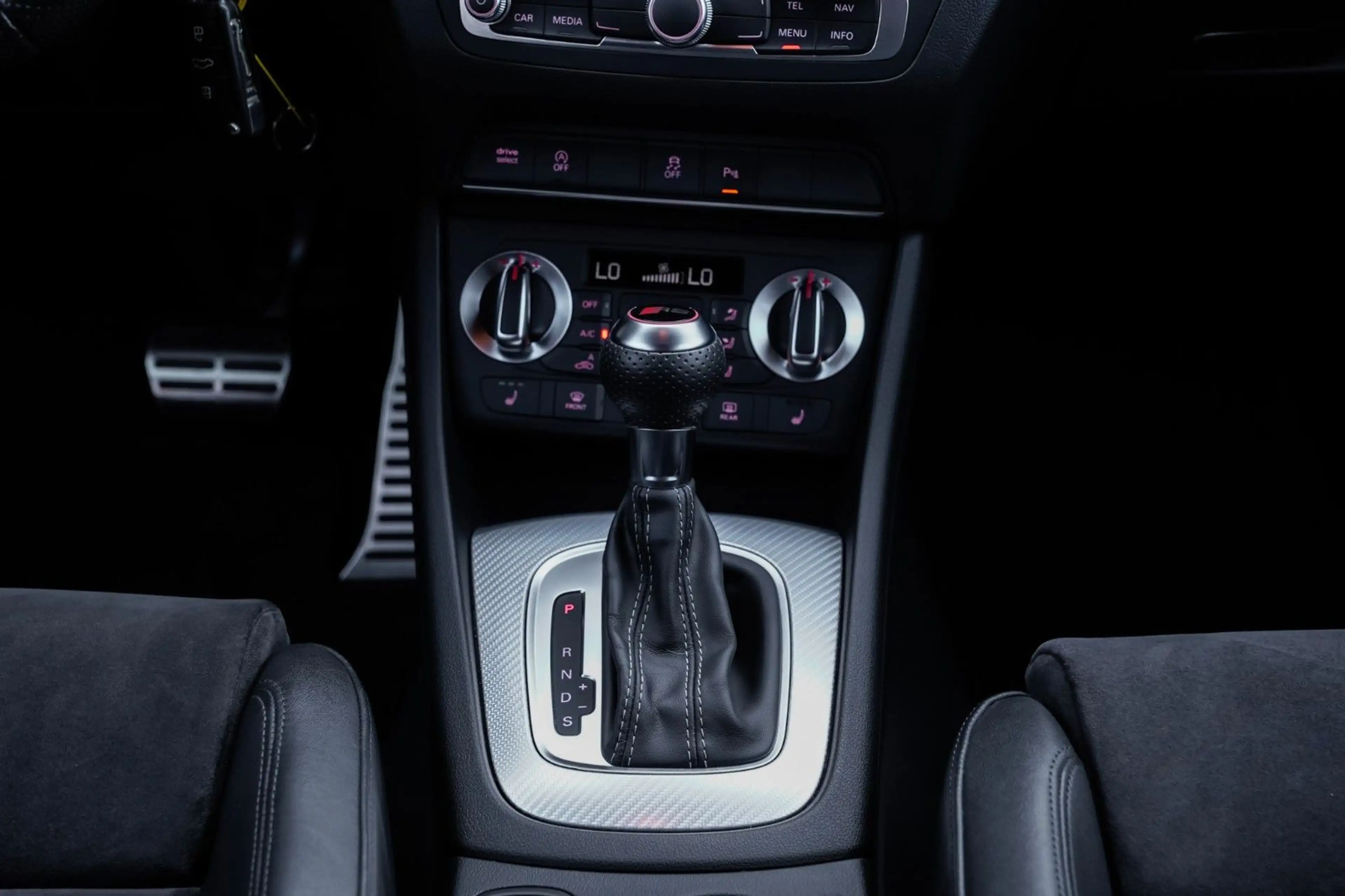 Audi RS Q3 RS Q3 2.5 TFSI quattro — photo 12