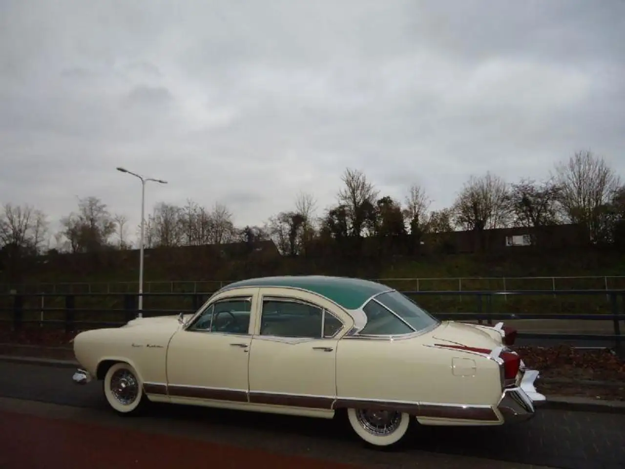Kaiser Manhattan Supercharged 1954, foto 2