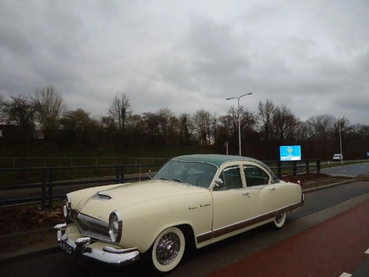 Kaiser Manhattan Supercharged 1954, foto 4