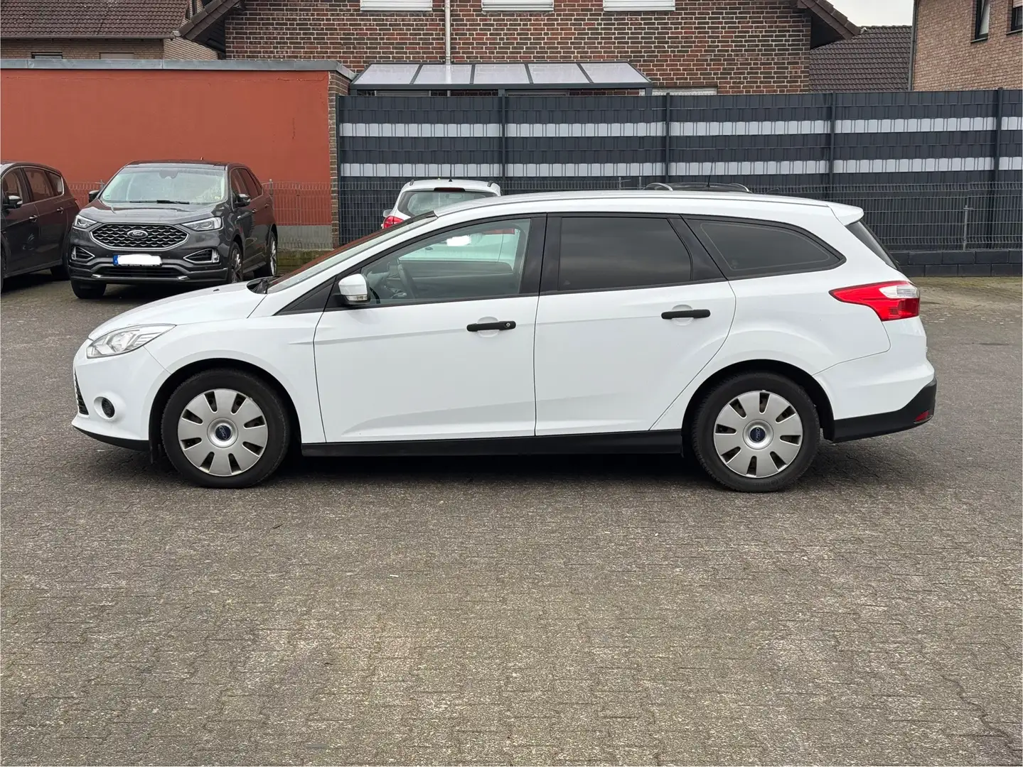 Ford Focus Turnier 1.0 EcoBoost Start-Stopp-System Ambiente Blanc - 2