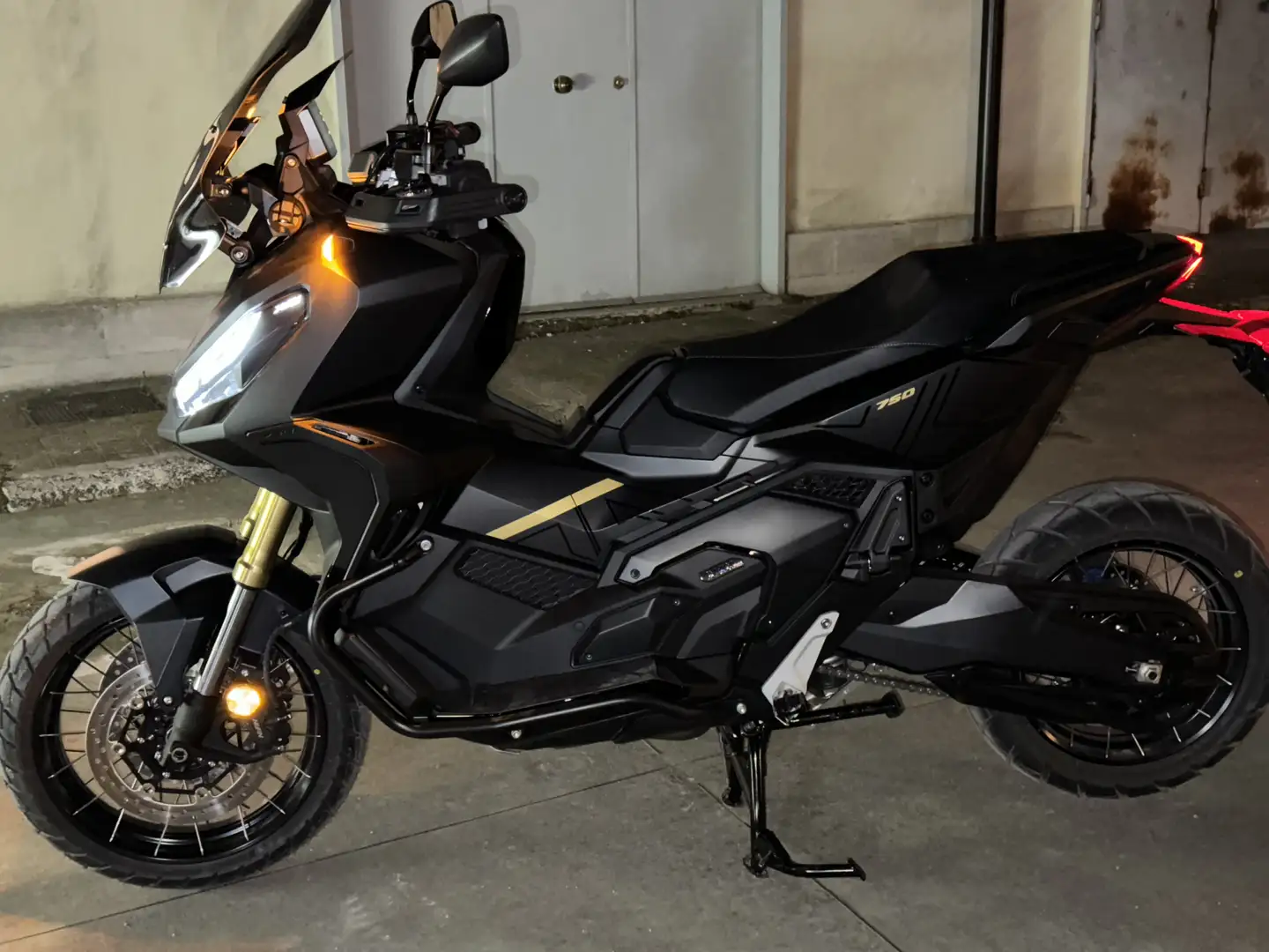 Honda X-ADV travel - 2