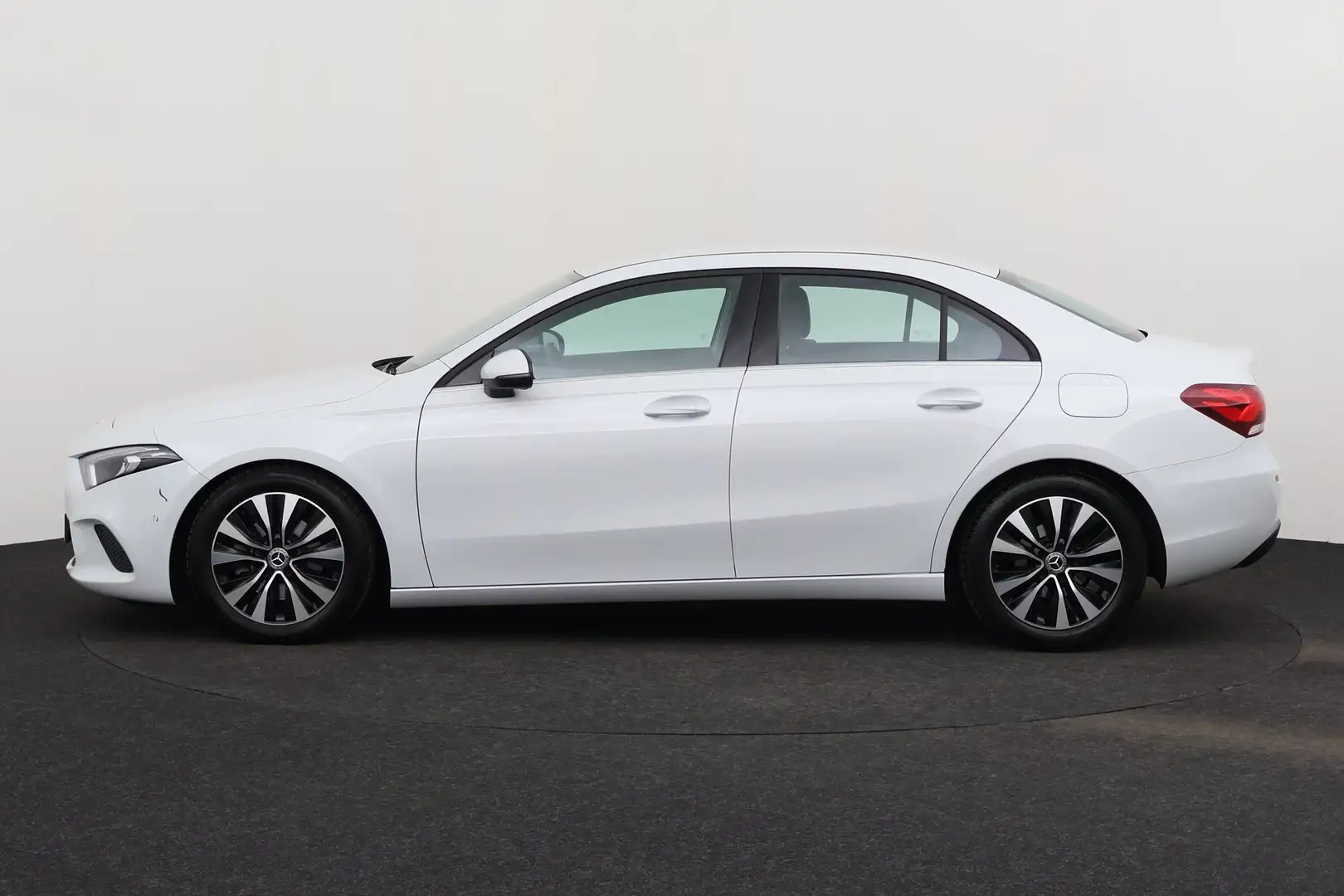 Mercedes-Benz A 180 * LIMOUSINE d + GPS + LEDER + CAMERA + CRUISE + AL - 2