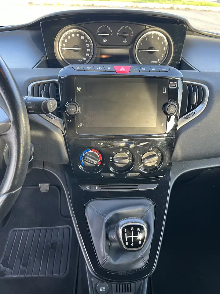 Lancia Ypsilon 2021 — фото 10