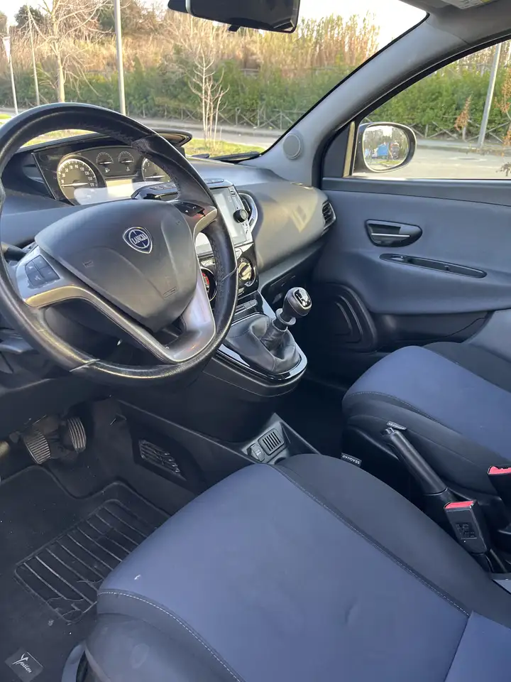 Lancia Ypsilon 2021 — фото 12