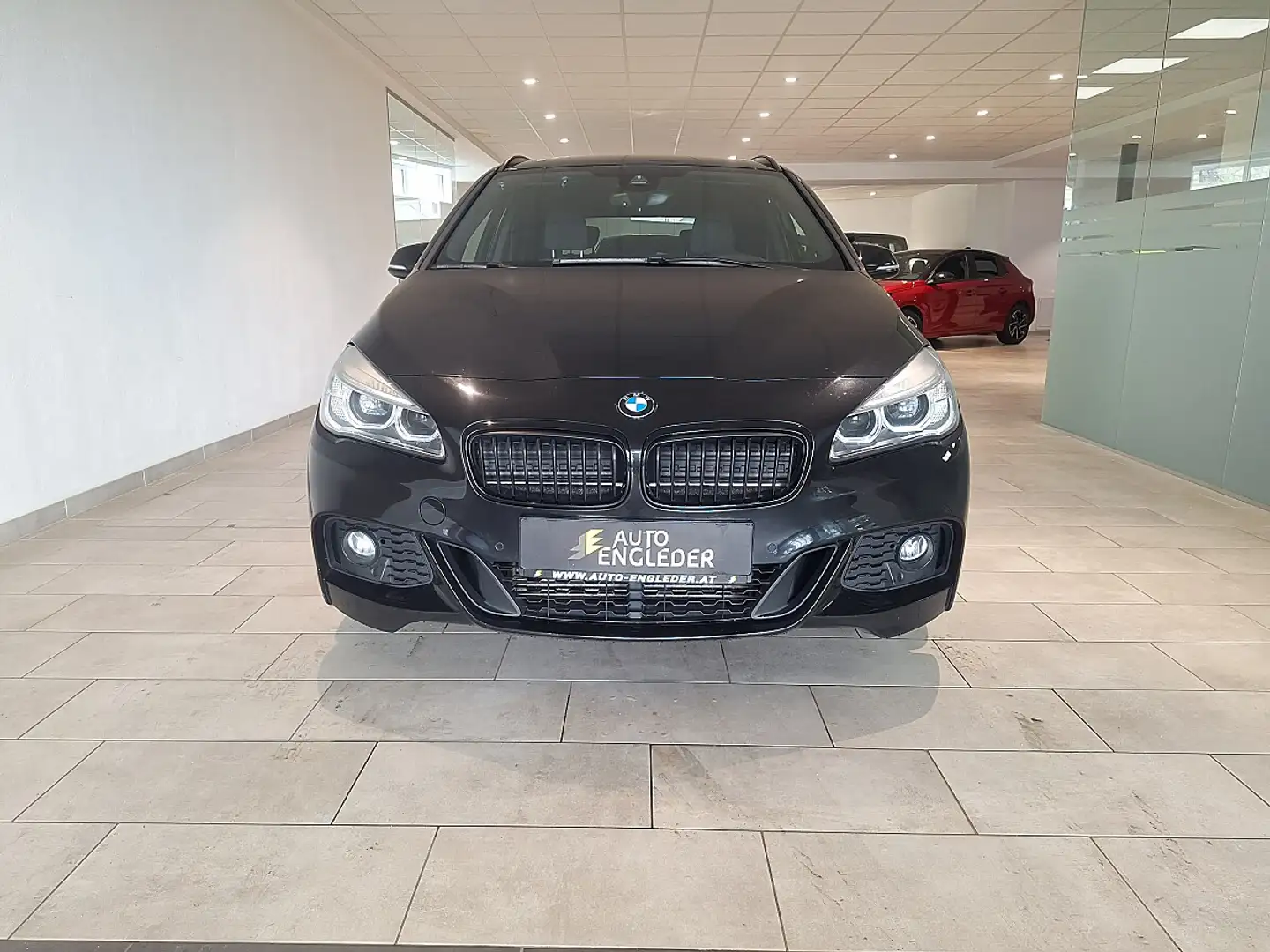BMW 218 d Active Tourer M Sport Aut. Schwarz - 2