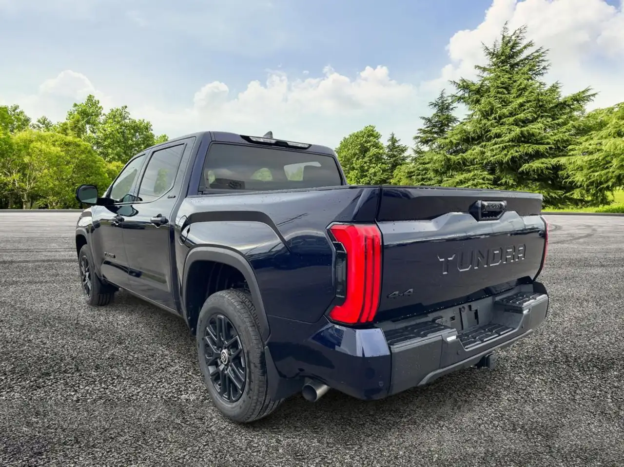 Toyota Tundra снимка Toyota Tundra