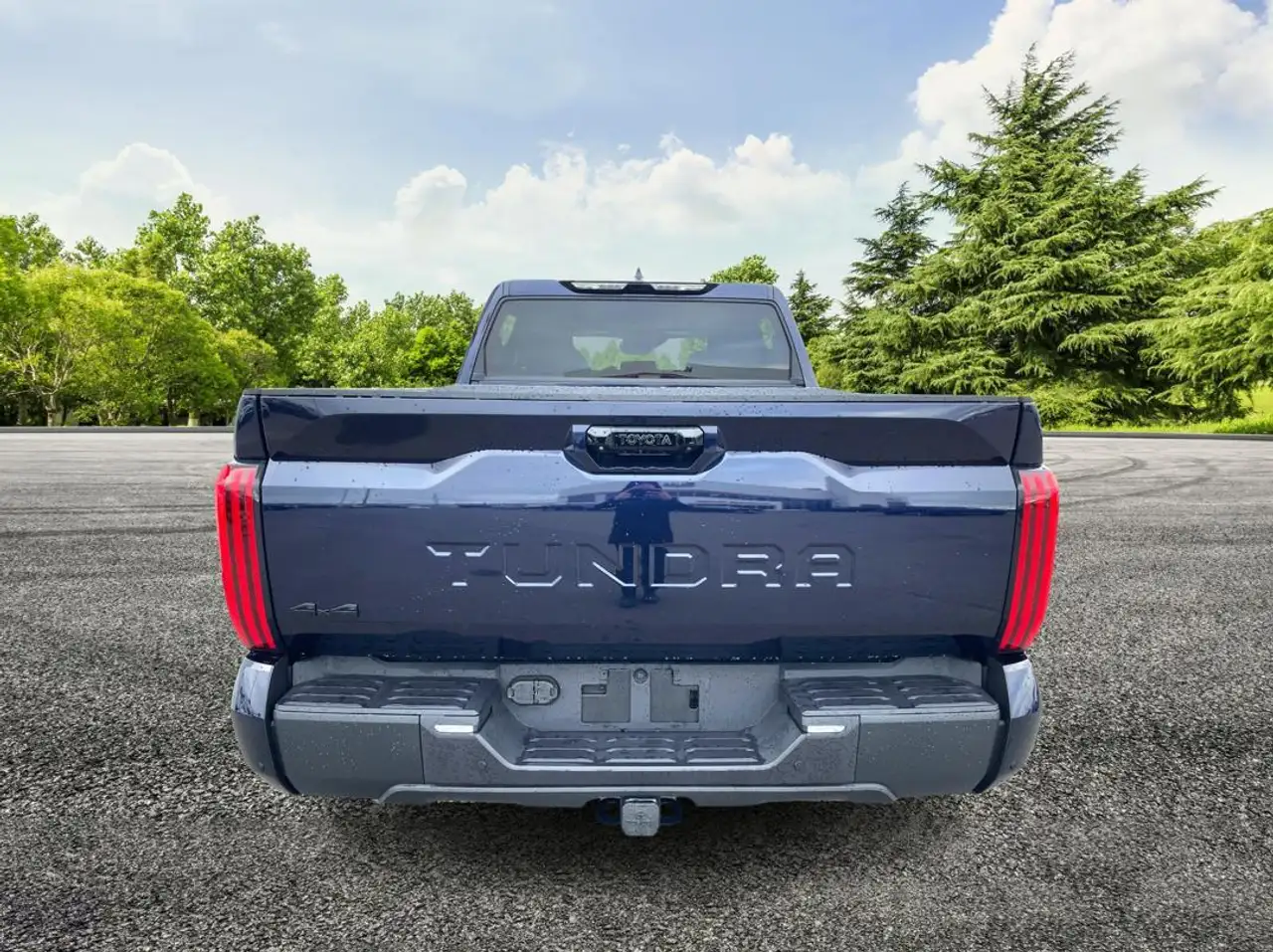 Toyota Tundra снимка Toyota Tundra