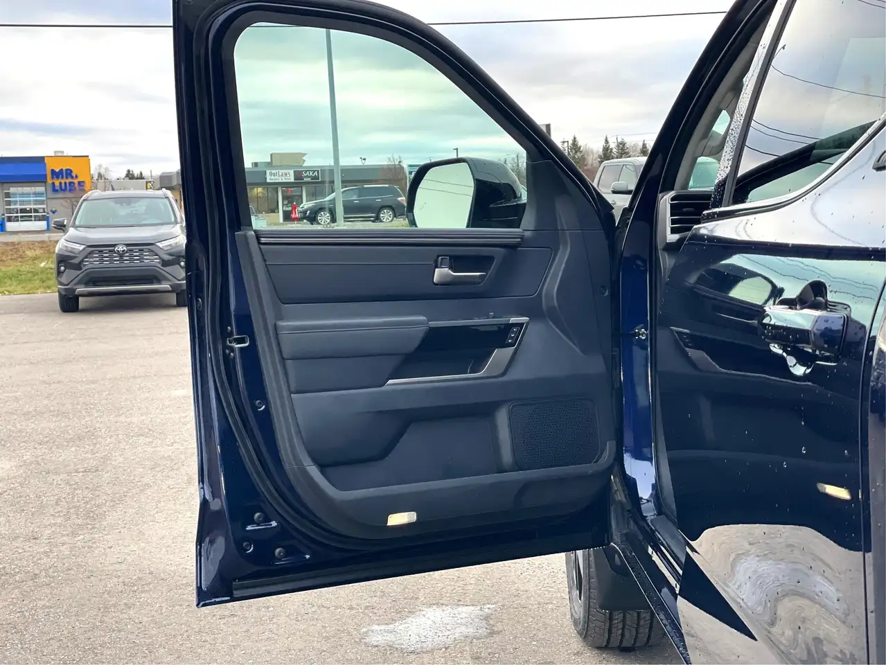 Toyota Tundra снимка Toyota Tundra