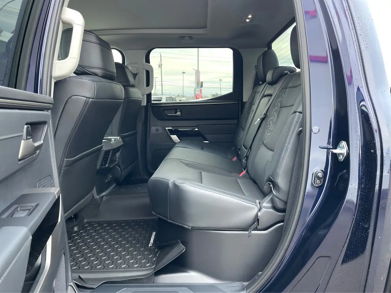 Toyota Tundra снимка Toyota Tundra