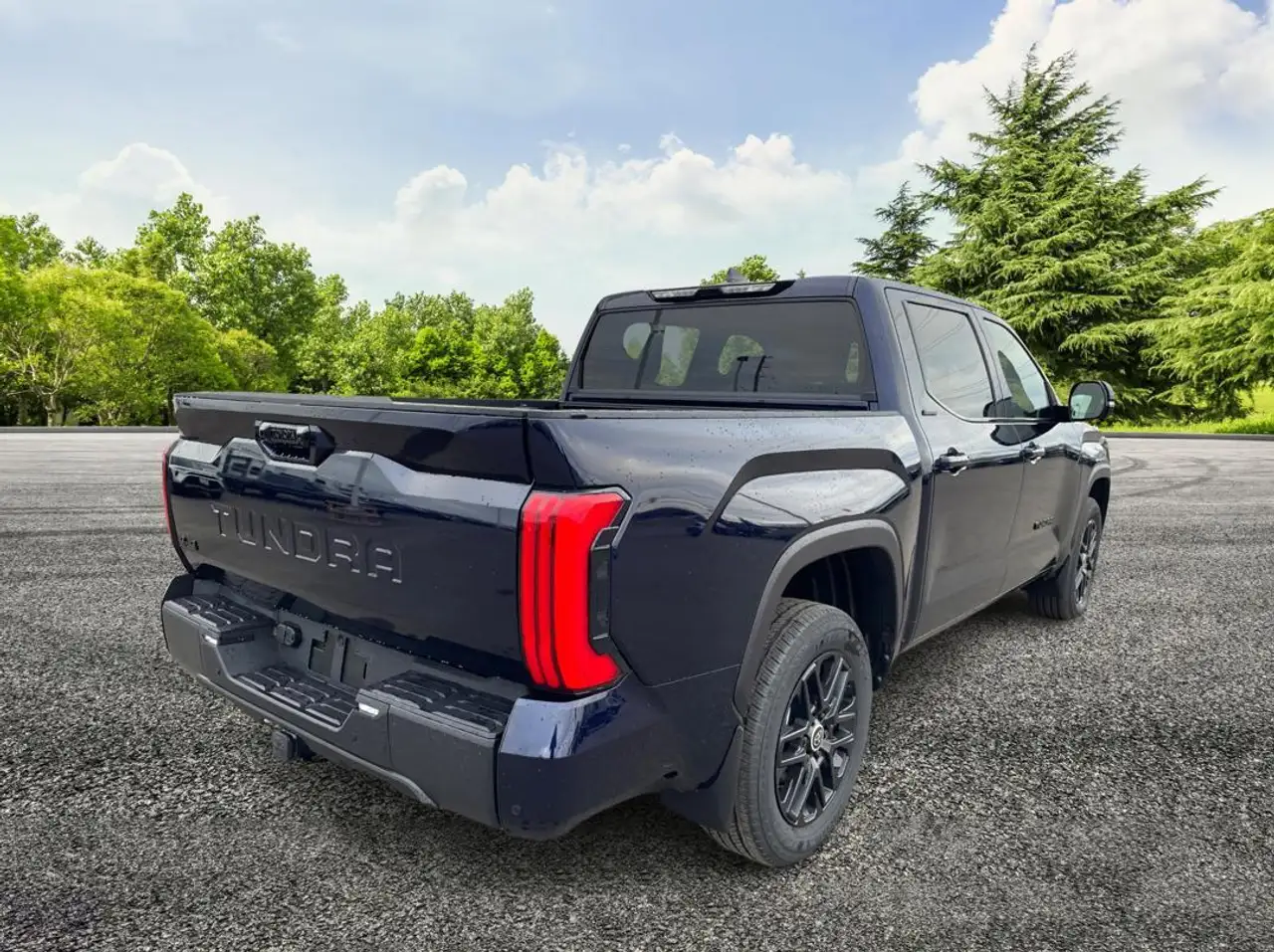 Toyota Tundra снимка Toyota Tundra