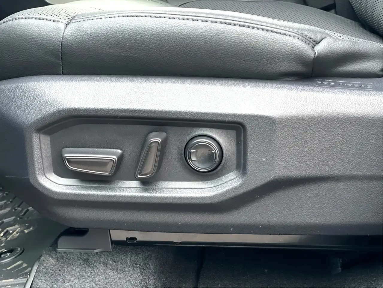 Toyota Tundra снимка Toyota Tundra