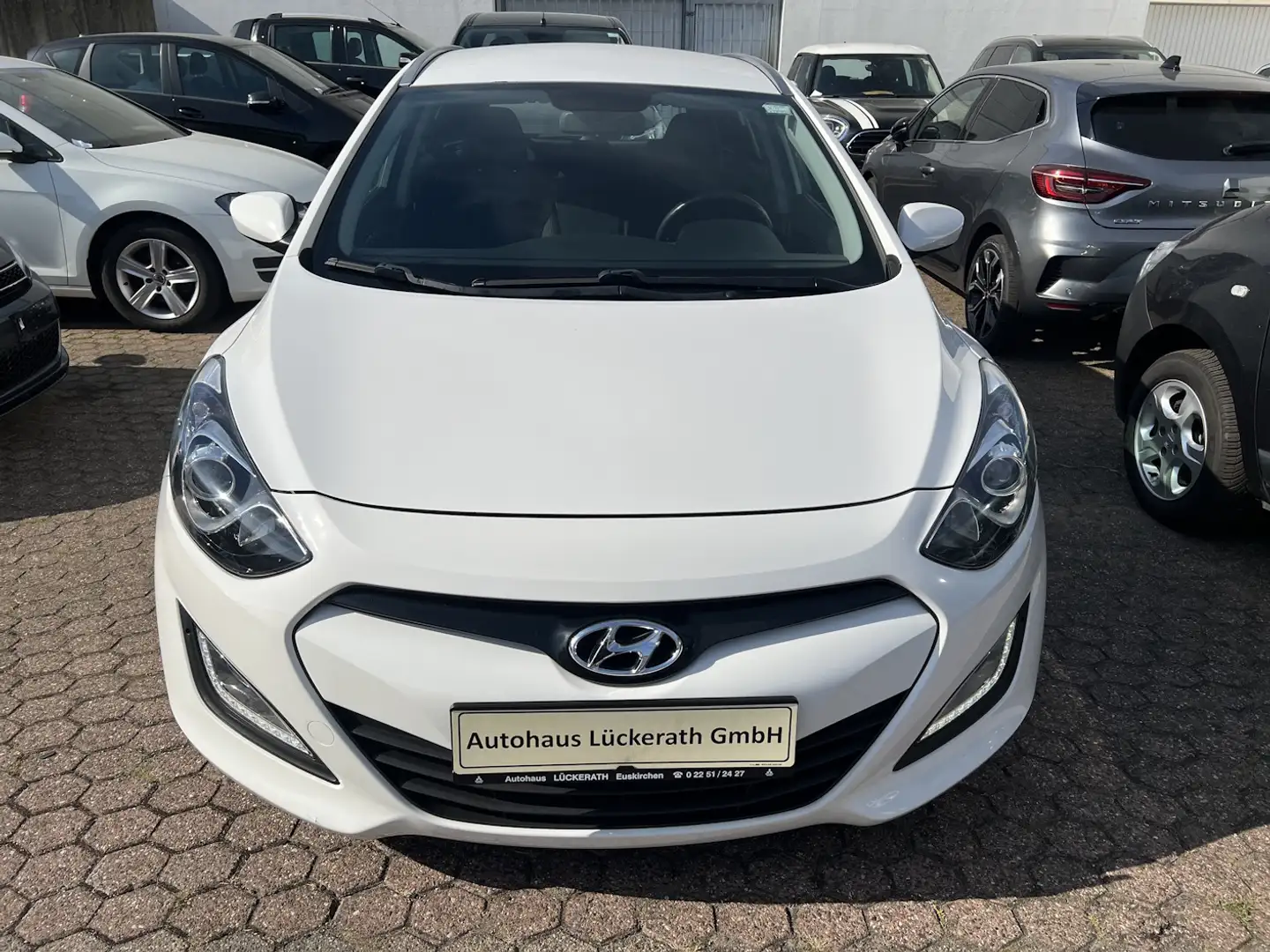 Hyundai i30 i30cw 1.4 Classic Weiß - 2
