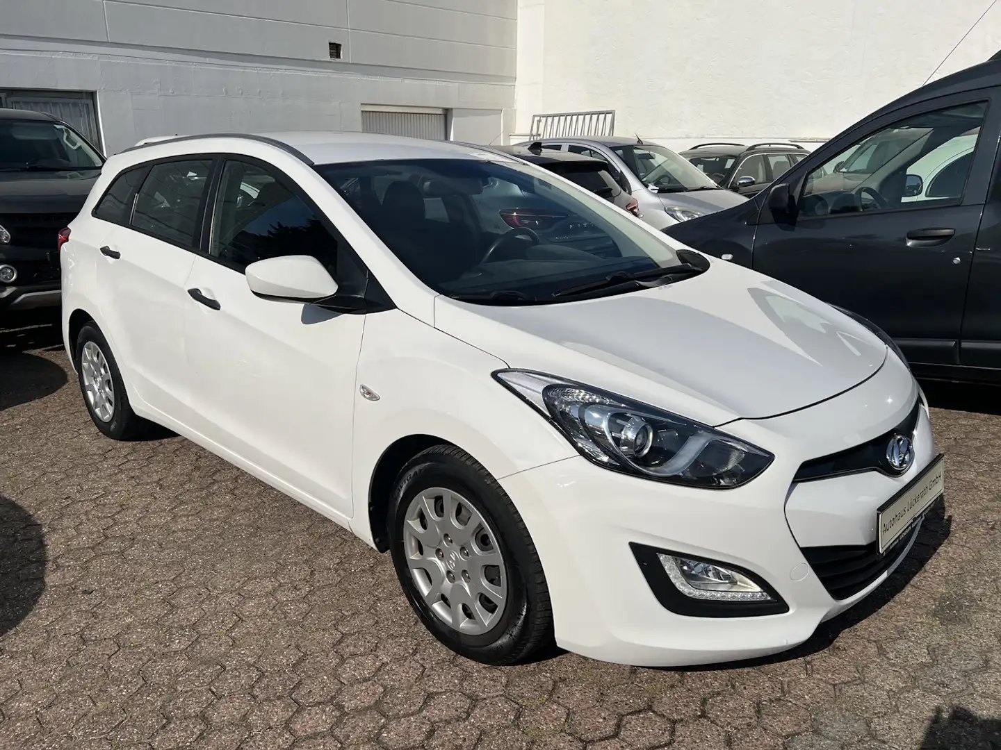 Hyundai i30 i30cw 1.4 Classic Weiß - 1