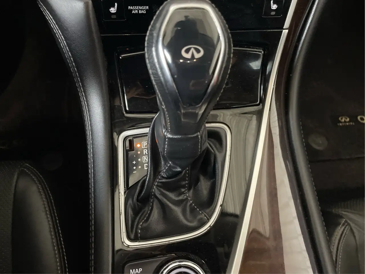Infiniti Q50 снимка Infiniti Q50