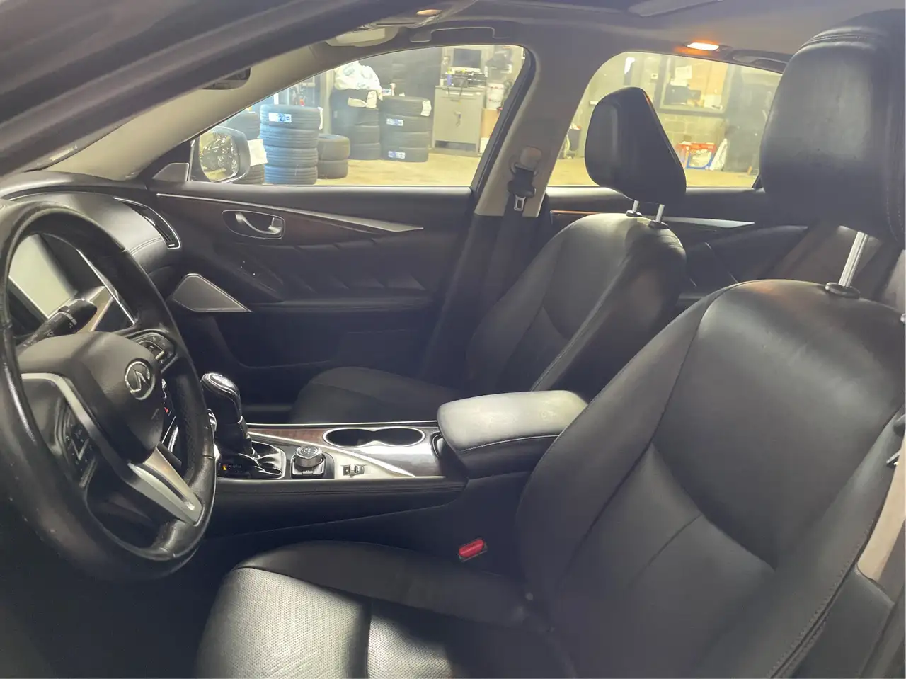 Infiniti Q50 снимка Infiniti Q50
