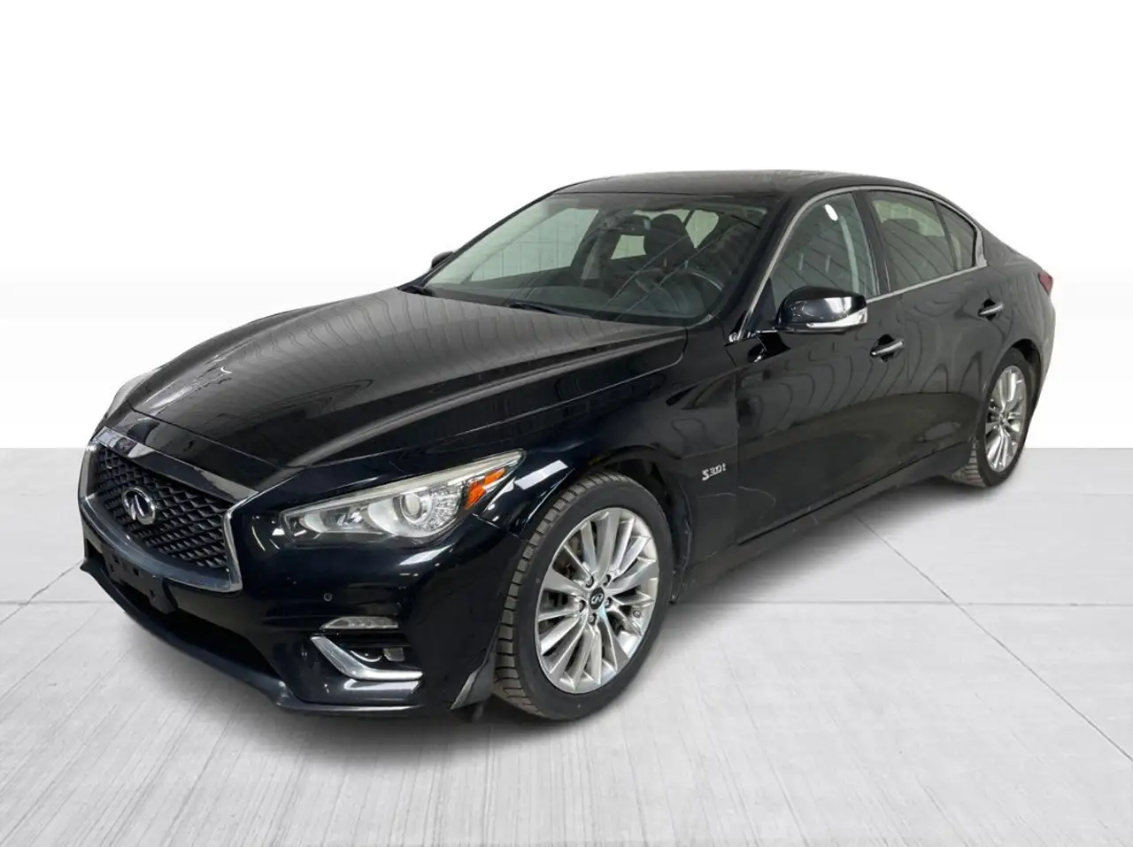 Infiniti Q50 снимка Infiniti Q50