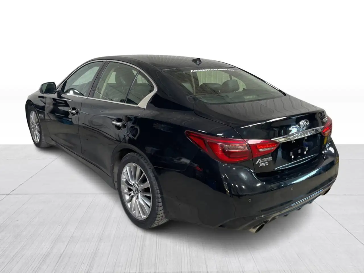 Infiniti Q50 снимка Infiniti Q50
