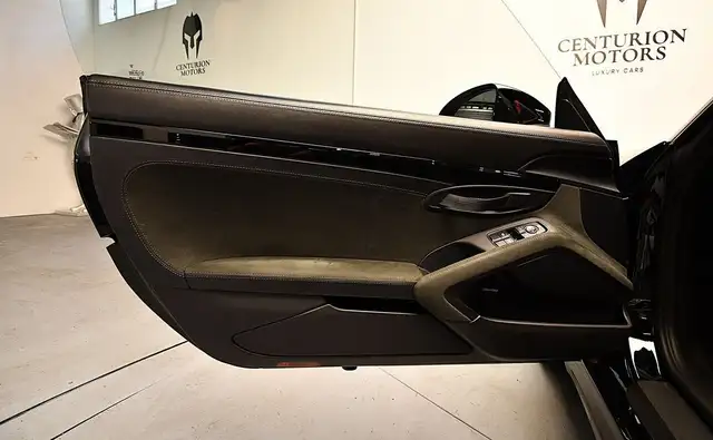 Porsche 718 Spyder view 10