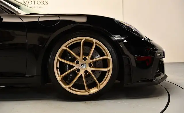 Porsche 718 Spyder view 8