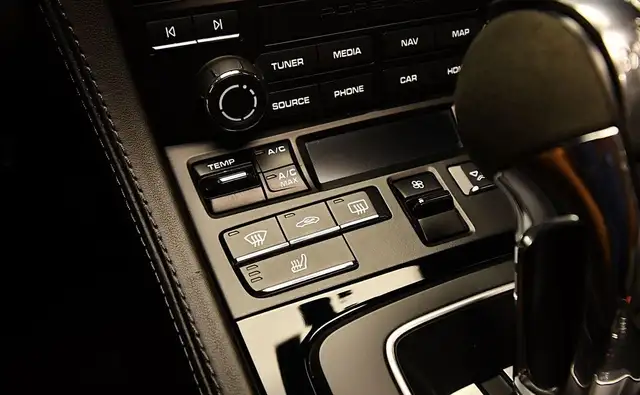 Porsche 718 Spyder view 11