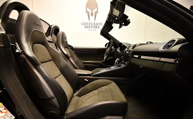 Porsche 718 Spyder view 9