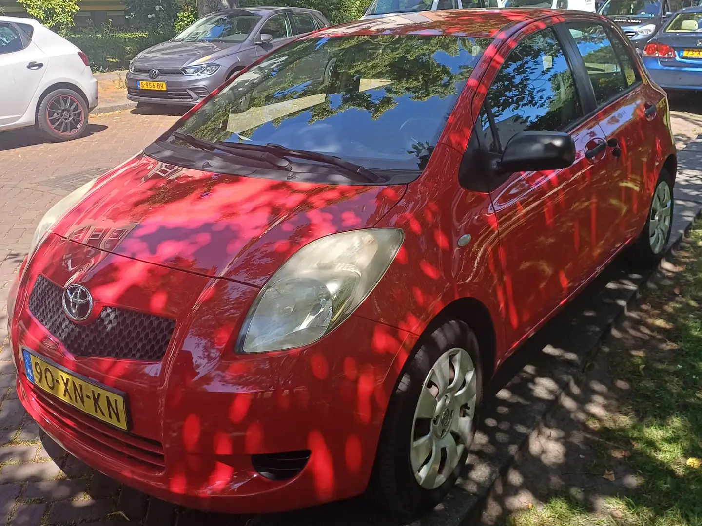 Toyota Yaris Yaris 1.0 VVTi Spirit Rood - 1