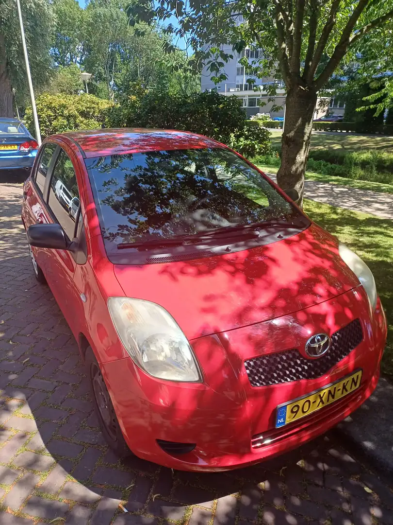 Toyota Yaris Yaris 1.0 VVTi Spirit Rood - 2