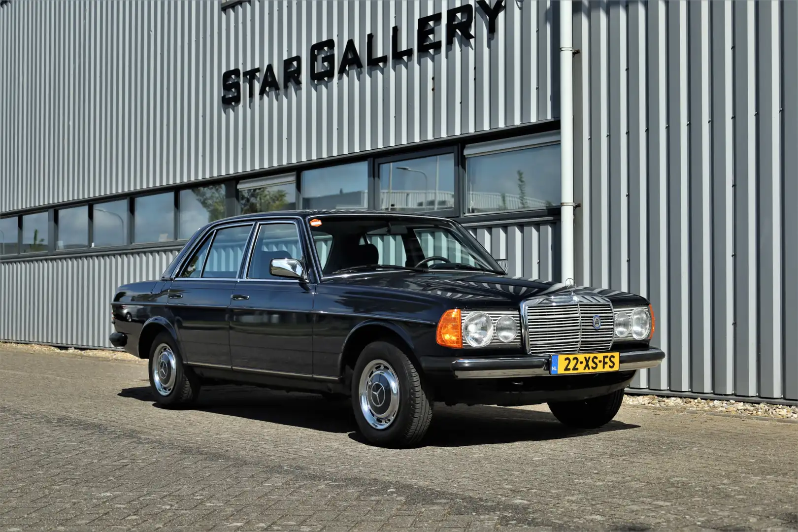 Mercedes-Benz 280 200-280 (W123) 230 E Pullman interieur 85038km Modrá - 1