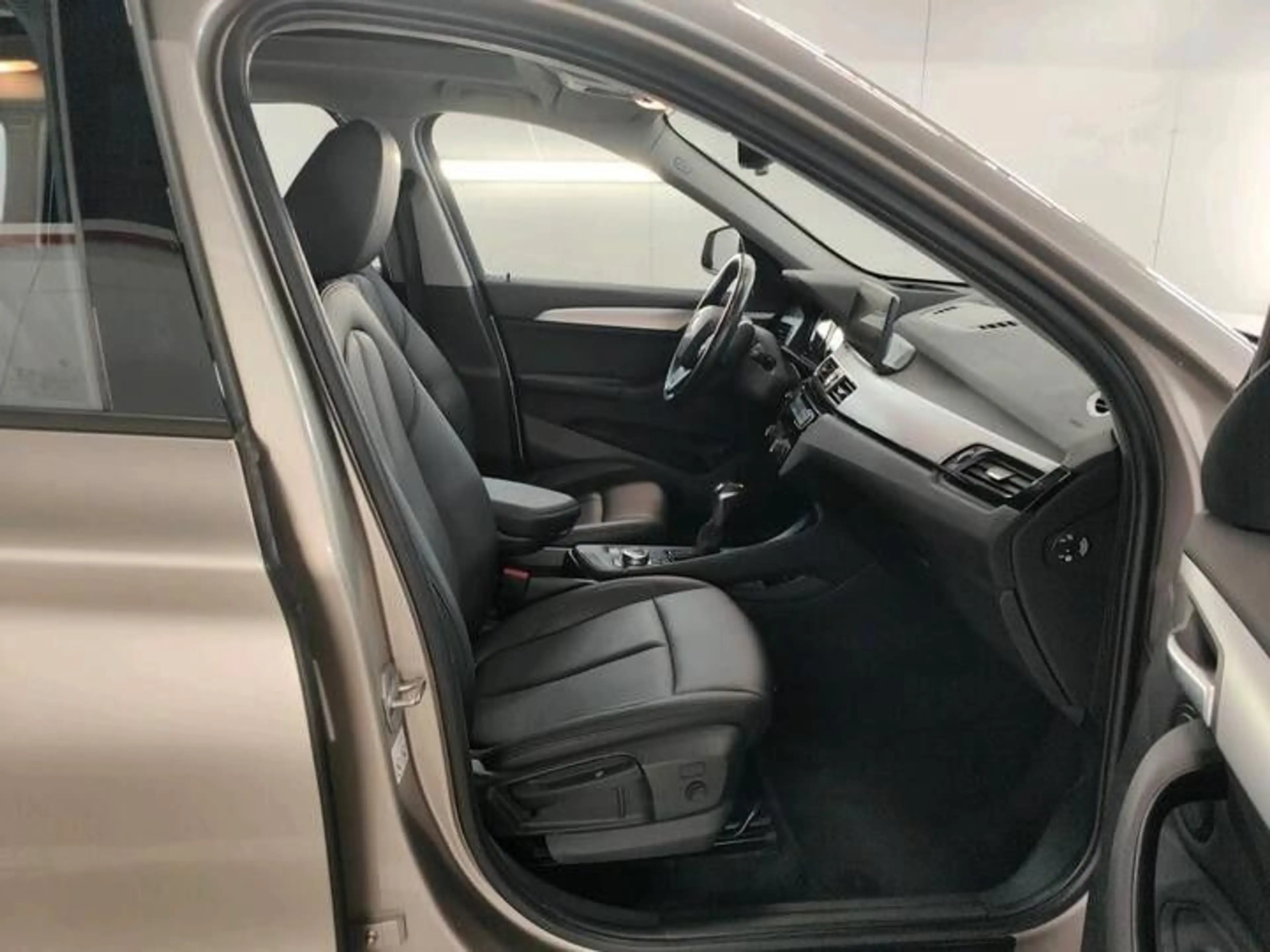 BMW X1 xDrive 25e*PANORAMA*LEDER*LED*Head-Up Displ — photo 7