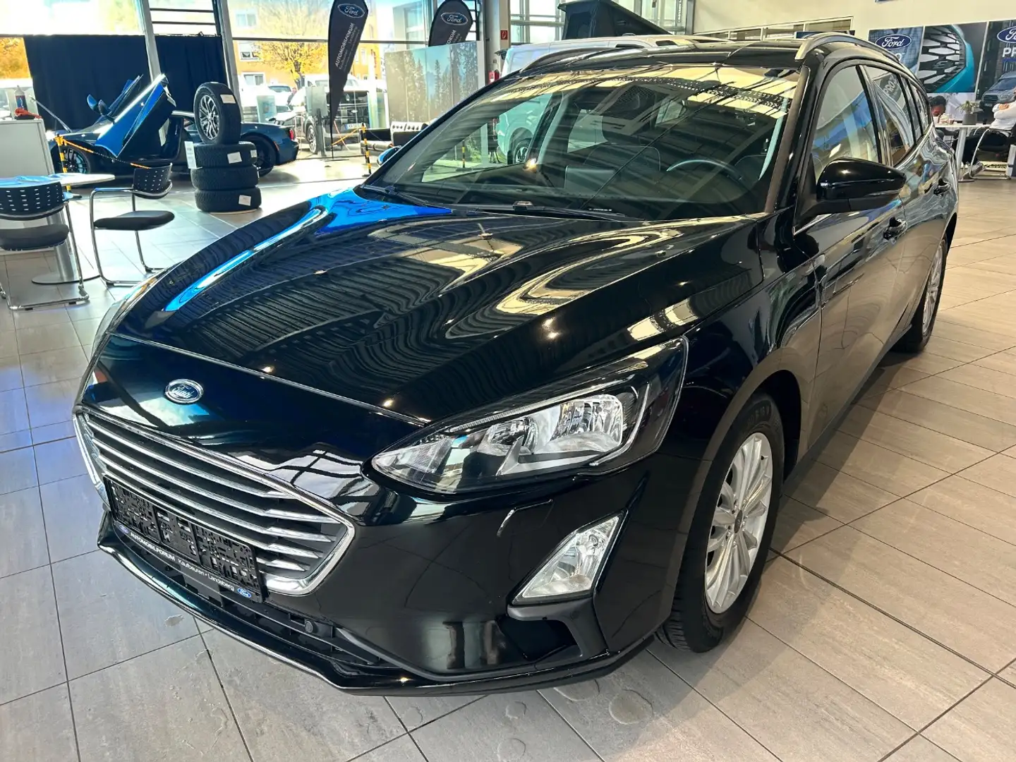 Ford Focus Turnier 1.0 EcoBoost Titanium Navi+SHZ+LM Noir - 2