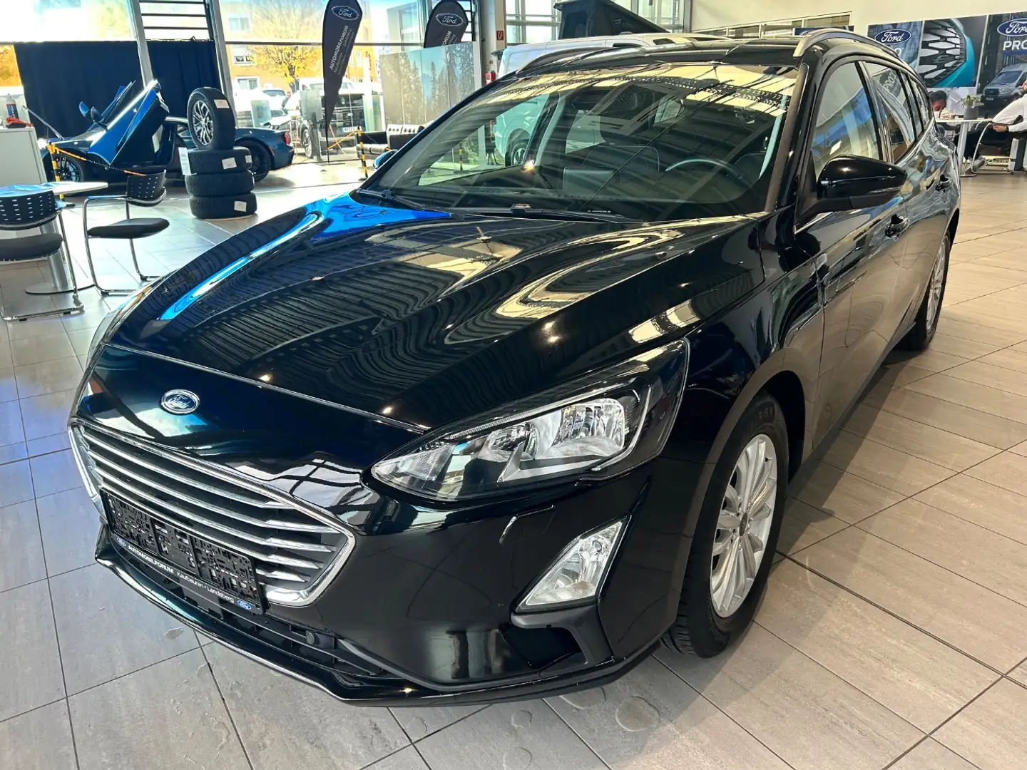 Ford Focus Turnier 1.0 EcoBoost Titanium Navi+SHZ+LM Nero - 2