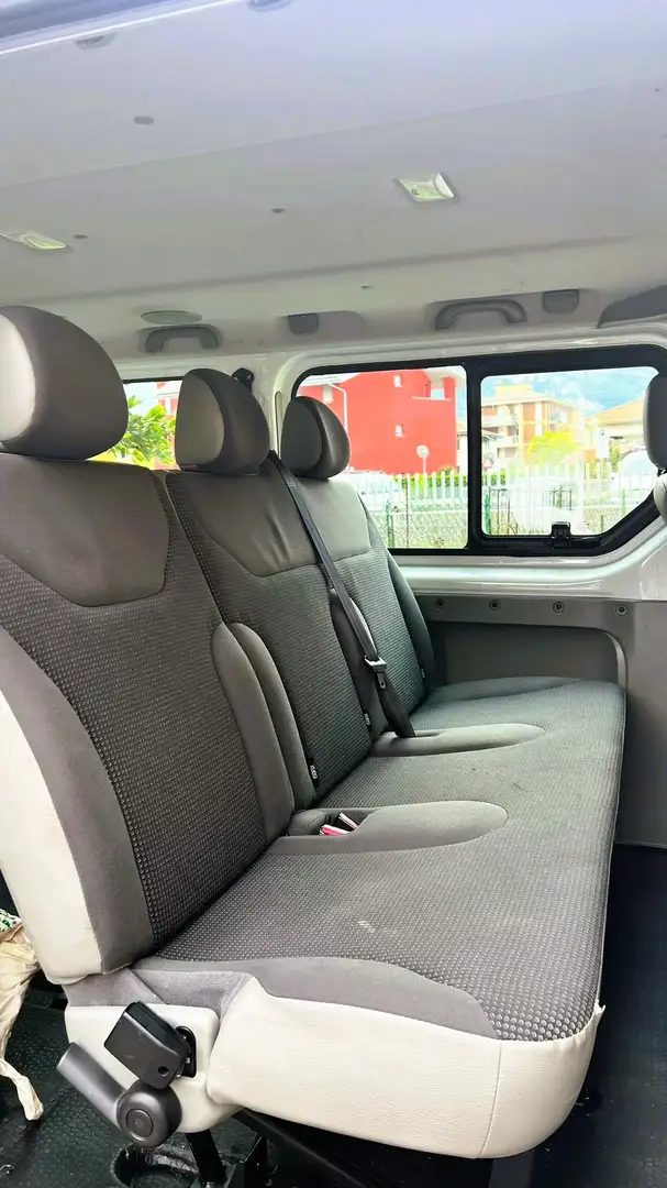 Opel Vivaro 6 posti 2013 - 2