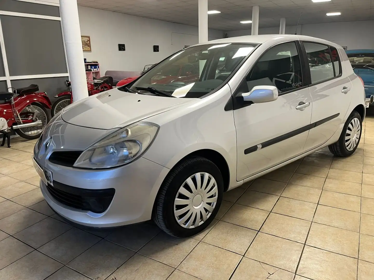 Renault Clio 1.5dCi Campus 85 Gris - 2