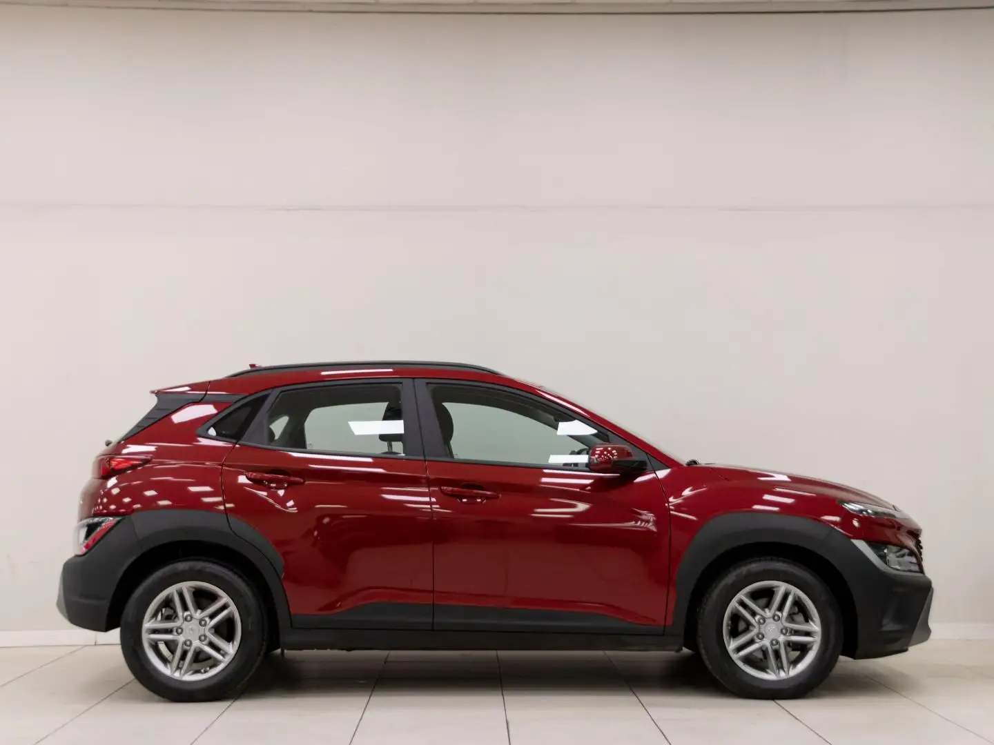 Hyundai KONA 1.0 TGDI Maxx 4x2 Rojo - 2