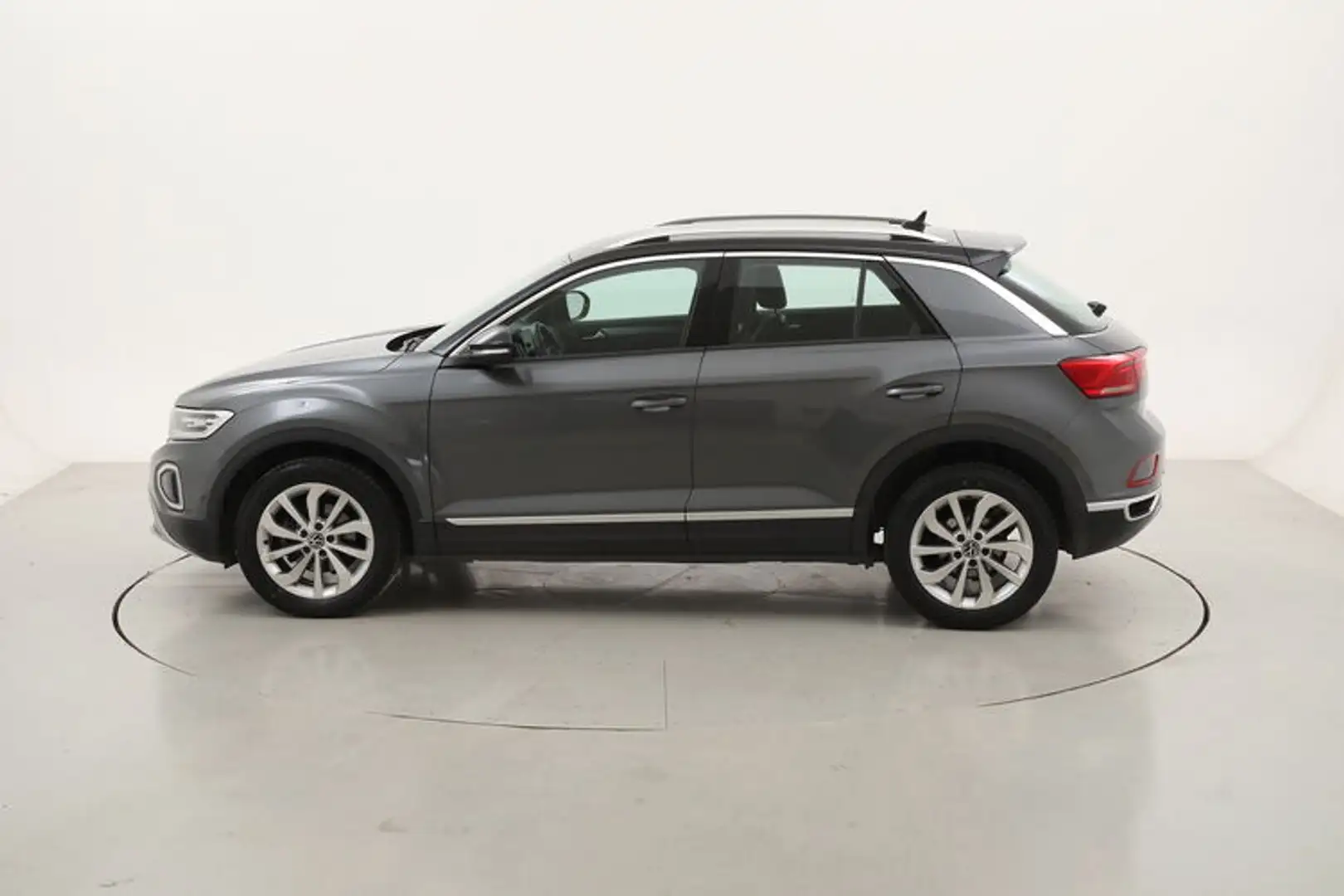Volkswagen T-Roc Style 1.0 Benzina 110CV Grigio - 2