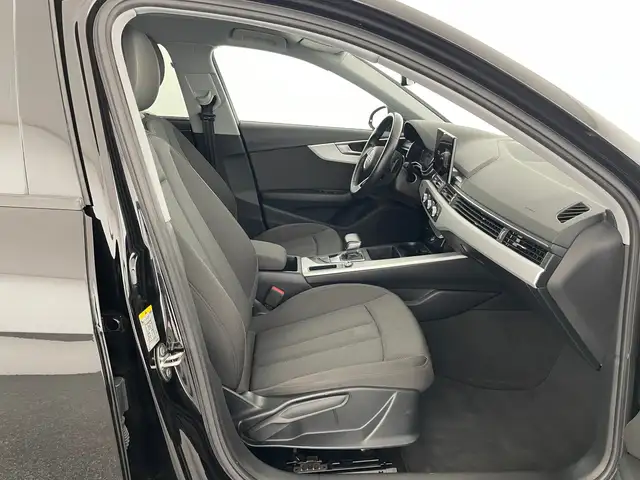 Audi A4 view 10