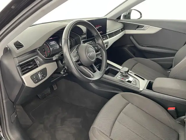 Audi A4 view 8