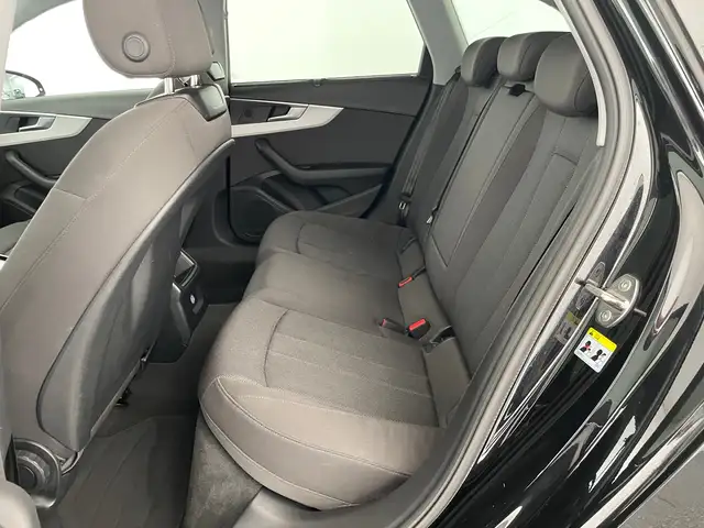 Audi A4 view 11