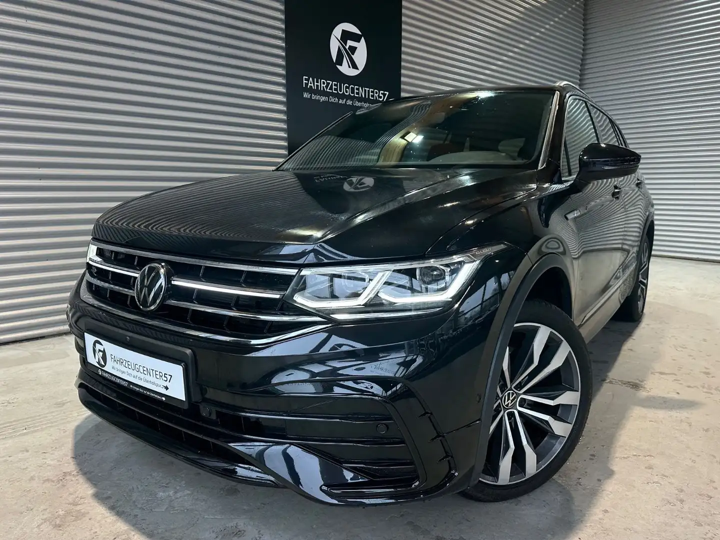 Volkswagen Tiguan 2.0 TSI  DSG 4MOTION/ALLSPACE/FERNSTART Zwart - 1